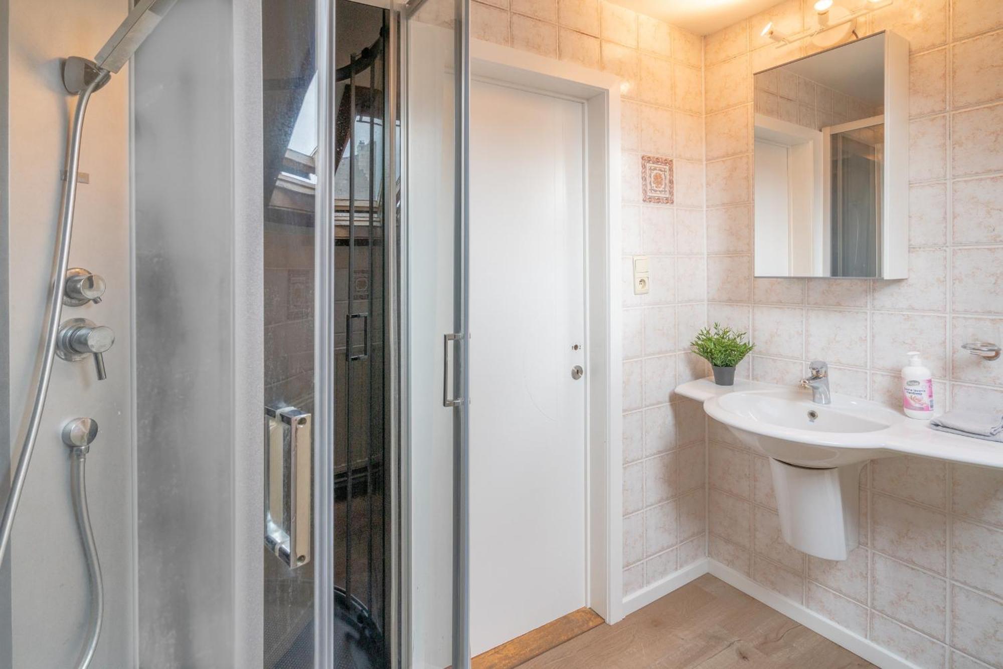 Authentic Apartments In The Center Of Antwerpen Exteriör bild